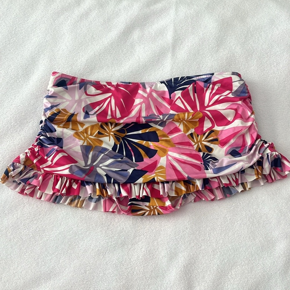 Eddiebauer Swim Bottoms 
Excellent Conditions 
Size 8 
Colourful bottoms
#390A